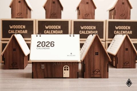 Lịch ngôi nhà gỗ Walnut - Dấu ấn logo được in UV sắc nét