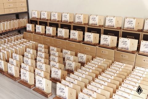 Lịch gỗ để bàn | Thiết kế tờ lịch và khắc nội dung theo yêu cầu