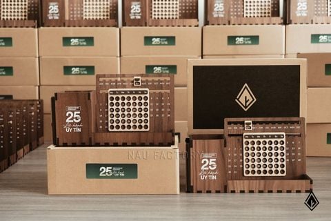 Lịch gỗ vạn niên Walnut | In nội dung lên khay bút