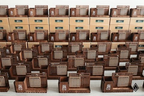 Lịch gỗ vạn niên Walnut | In nội dung lên khay bút