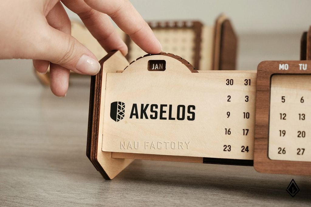 Lịch gỗ vạn niên form ngang | Logo thương hiệu in theo yêu cầu