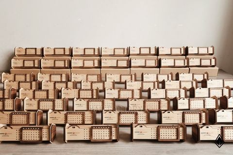 Lịch gỗ vạn niên form ngang | In logo/hình ảnh/chữ ở vòng xoay tháng