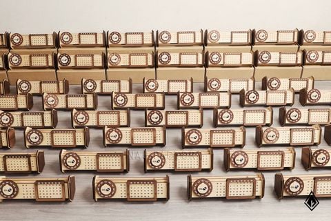 Lịch gỗ vạn niên form ngang | Điểm nhấn logo trên vòng xoay tháng