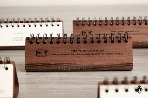 Lịch gỗ form ngang | In nội dung lên đế gỗ Walnut