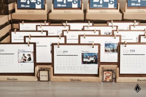 Set lịch gỗ chữ U và móc khóa gỗ | Thiết kế in logo, hình ảnh theo yêu cầu