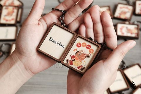 Móc khóa gỗ vuông | In hình và tên thương hiệu 2 mặt