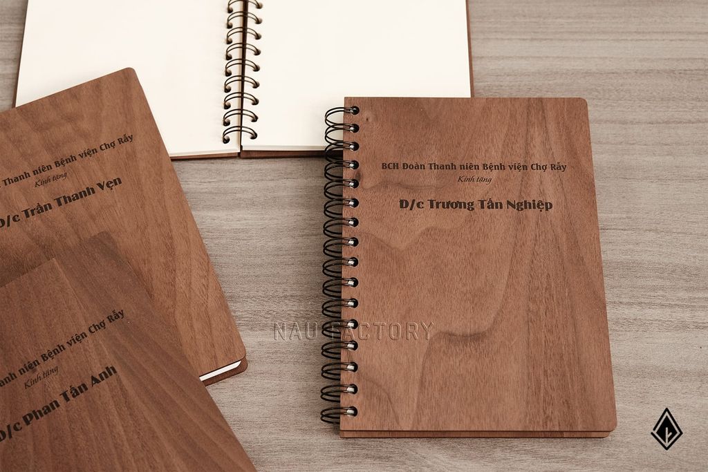 Sổ tay gỗ Walnut | In chữ và tên cá nhân hóa