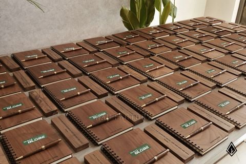 Set sổ, bút & hộp bút gỗ Walnut | In/khắc theo yêu cầu