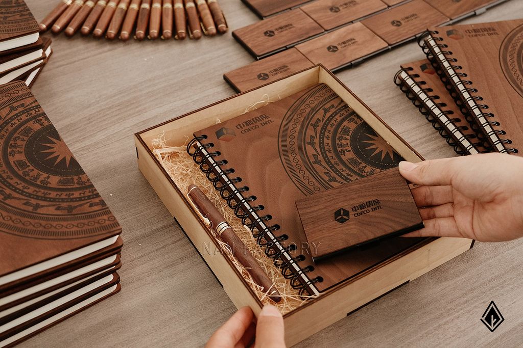 Set sổ và bút gỗ Walnut | In/khắc theo yêu cầu