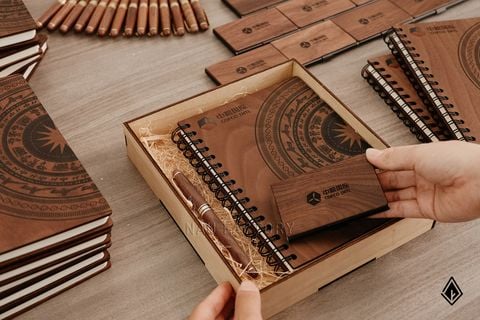 Set sổ và bút gỗ Walnut | In/khắc theo yêu cầu