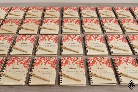 Sổ & bút gỗ Maple | In/khắc logo theo yêu cầu