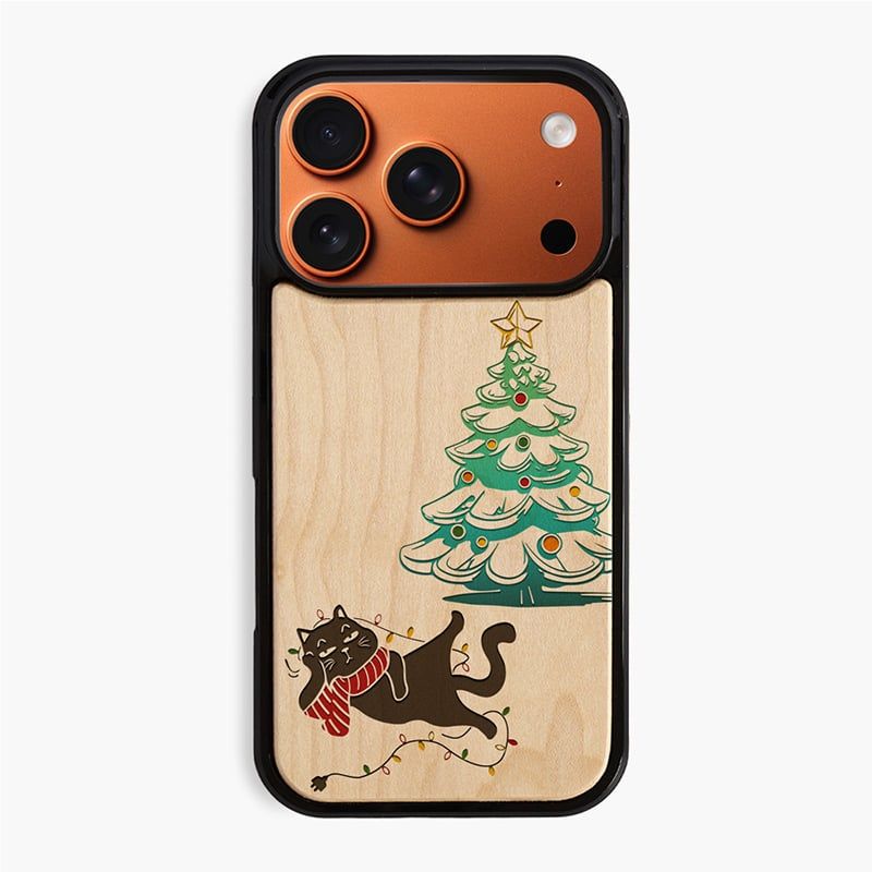 Mèo lười bên cây thông