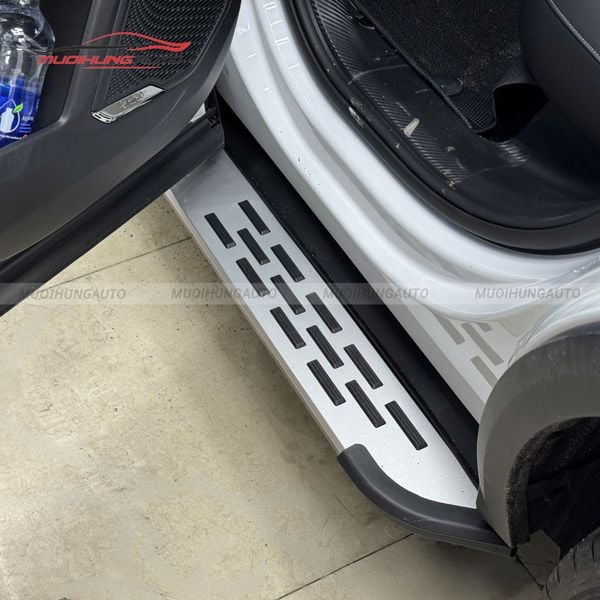 Bệ Bước Chân Lynk & Co 01 2025