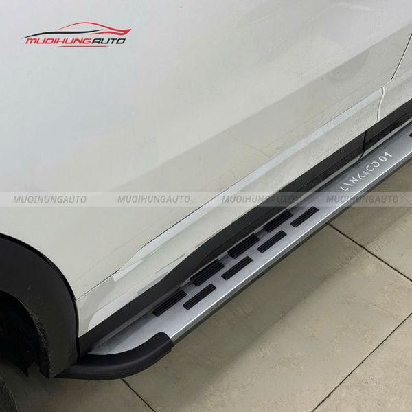 Bệ Bước Chân Lynk & Co 01 2025