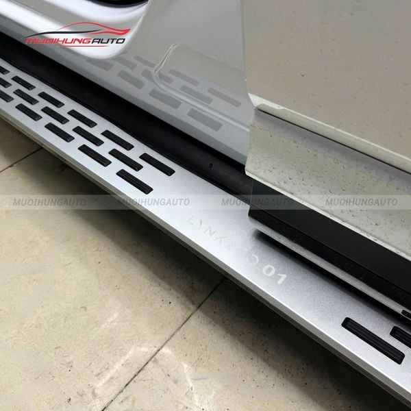 Bệ Bước Chân Lynk & Co 01 2025