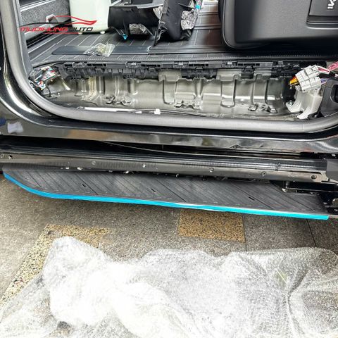 Bệ bước điện Lexus LM500h