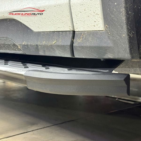 Bệ Bước Chân Lynk & Co 01 2025