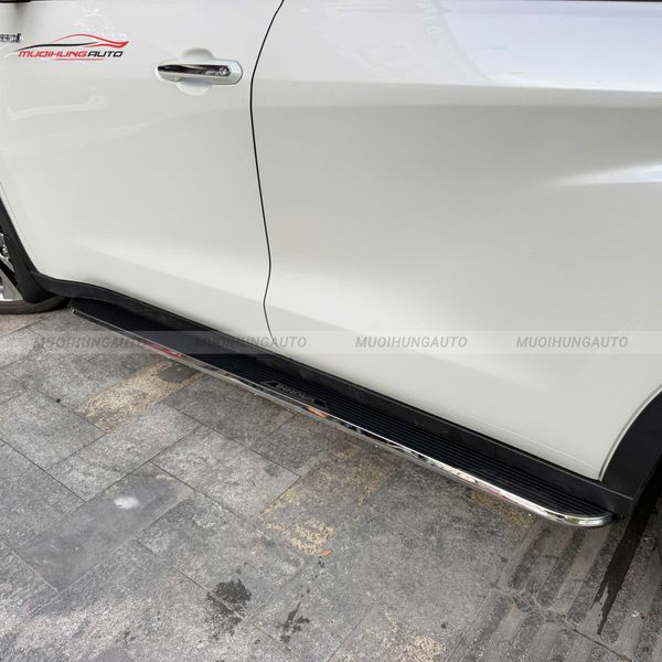 Bệ Bước Chân Toyota Innova 2026
