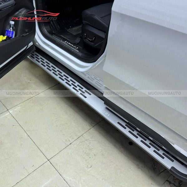 Bệ Bước Chân Lynk & Co 01 2025