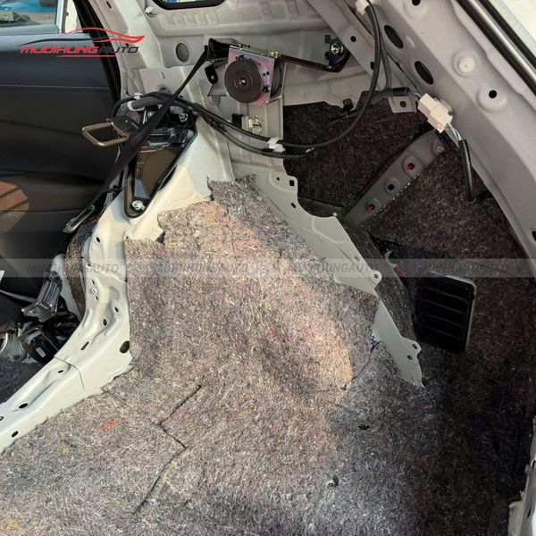 Cách Âm Sàn Xe Toyota Corolla Cross 2025