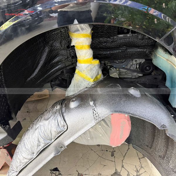 Cách Âm Hốc Bánh Kia Carnival 2022