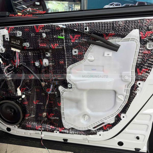 Cách Âm Cửa Xe Toyota Corolla Cross 2025