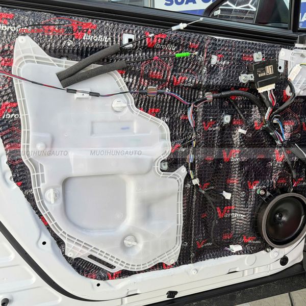 Cách Âm Cửa Xe Toyota Corolla Cross 2025
