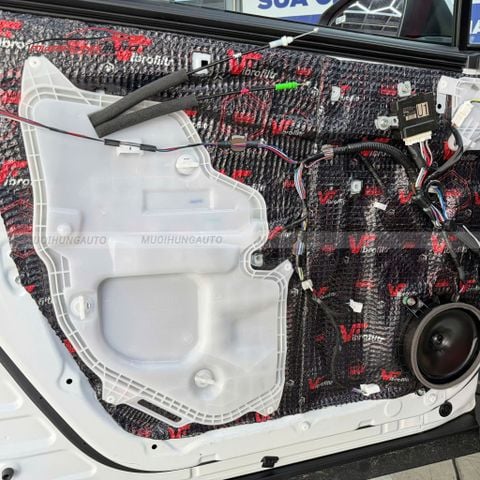 Cách âm cửa xe ô tô Toyota Corolla Cross 2025