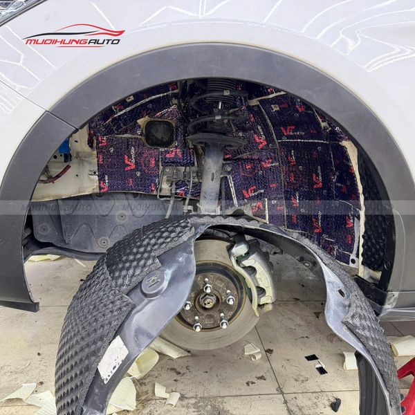 Cách Âm Hốc Bánh Hyundai SantaFe 2015