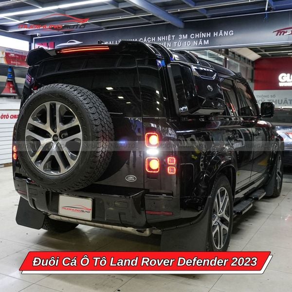 Đuôi Cá Ô Tô Land Rover Defender 2023