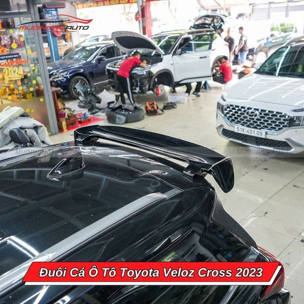 Đuôi Cá Ô Tô Toyota Veloz Cross 2023