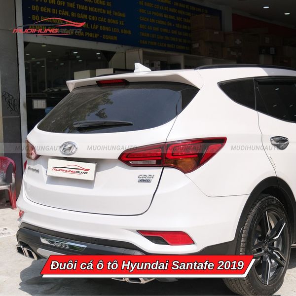 Đuôi Cá Ô Tô Hyundai Santafe 2019