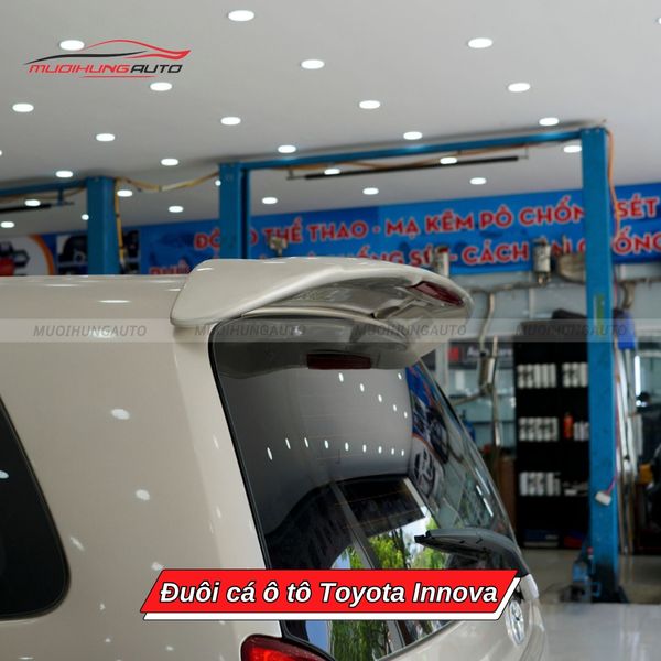 Đuôi Cá Ô Tô Toyota Innova