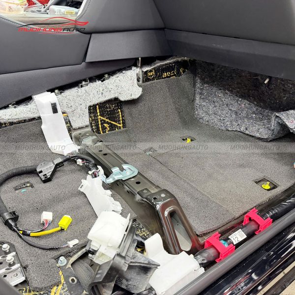 Cách Âm Sàn Xe Toyota Land Cruiser LC300 2024