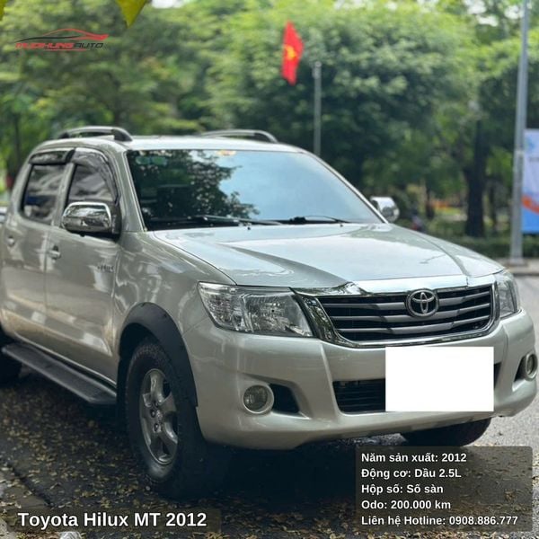 Toyota Hilux MT - 2012