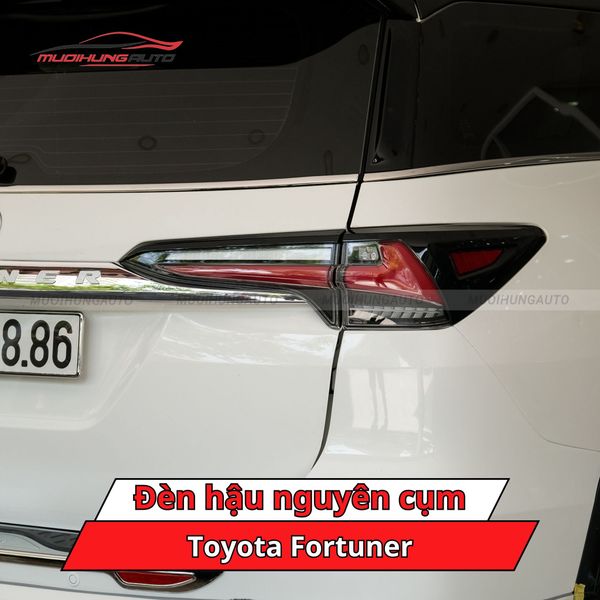 Đèn Hậu Nguyên Cụm Toyota Fortuner