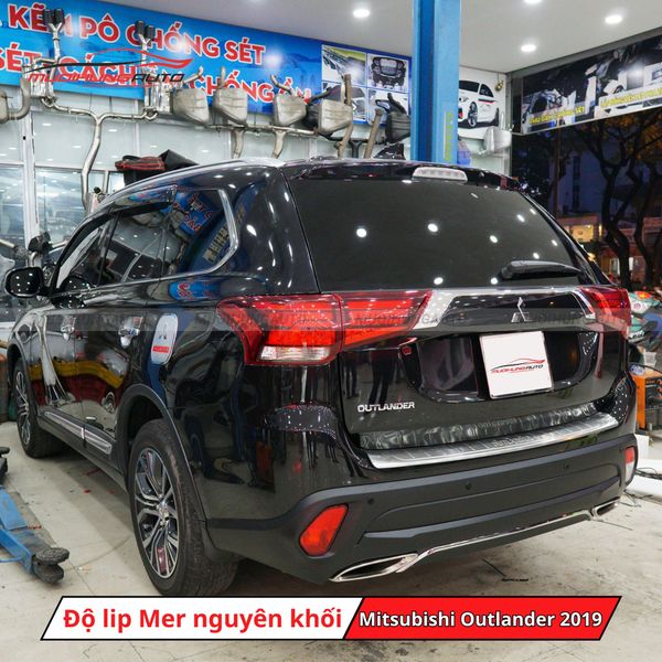 Độ Lip Pô Mercedes Nguyên Khối Cho Mitsubishi Outlander 2019