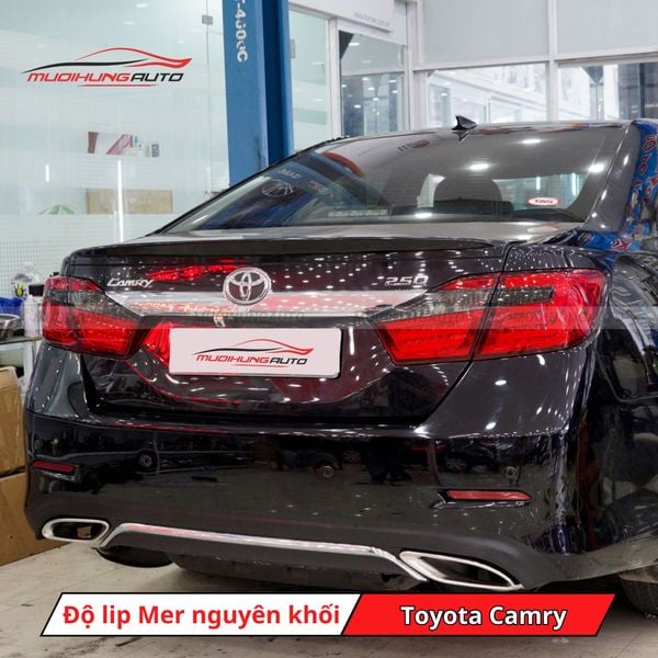 Độ Lip Pô Mercedes Nguyên Khối Cho Toyota Camry
