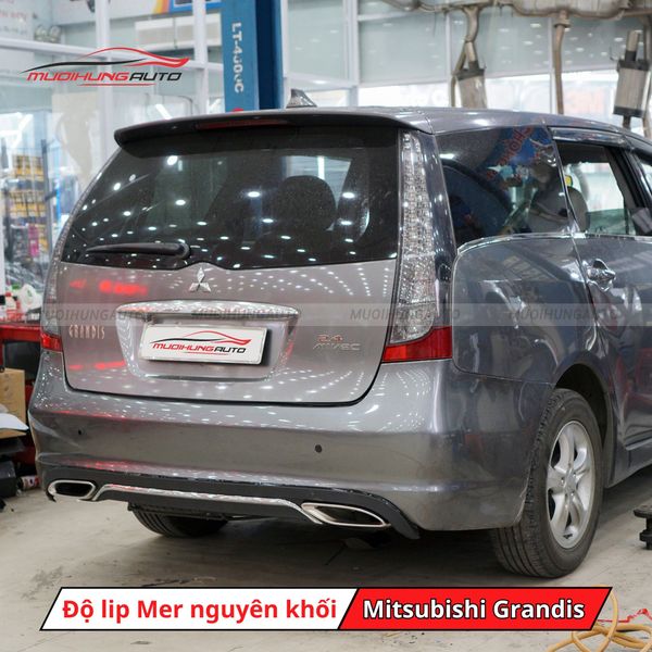 Độ Lip Pô Mercedes Nguyên Khối Cho Mitsubishi Grandis