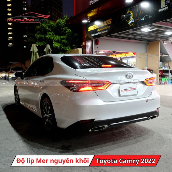 Độ Lip Pô Mercedes Nguyên Khối Cho Toyota Camry 2022