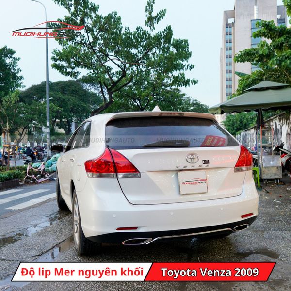 Độ Lip Pô Mercedes Nguyên Khối Cho Toyota Venza 2009