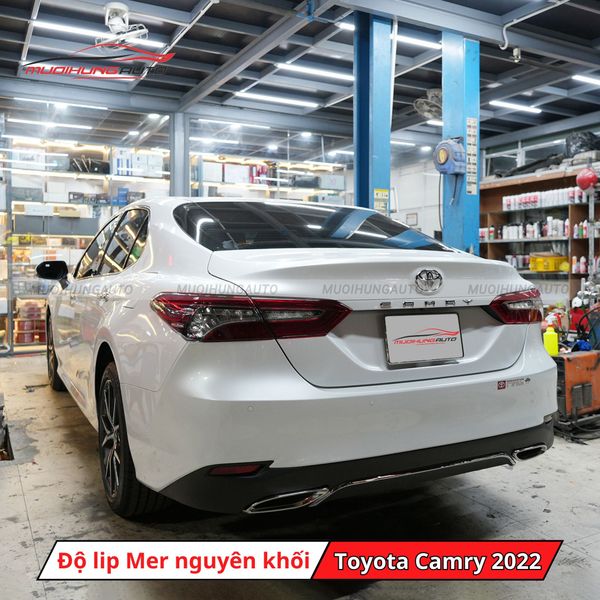 Độ Lip Pô Mercedes Nguyên Khối Cho Toyota Camry 2022