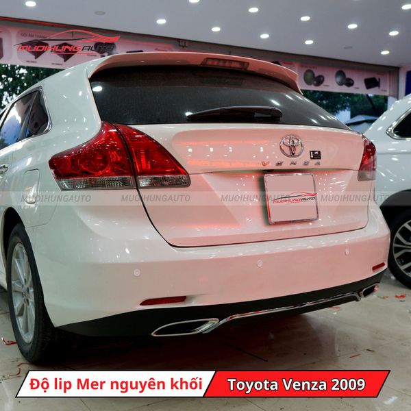 Độ Lip Pô Mercedes Nguyên Khối Cho Toyota Venza 2009