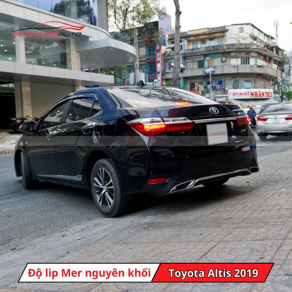 Độ Lip Pô Mercedes Nguyên Khối Cho Toyota Altis 2019