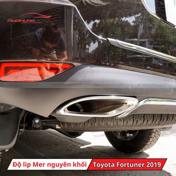 Độ Lip Pô Mercedes Nguyên Khối Cho Toyota Fortuner 2019