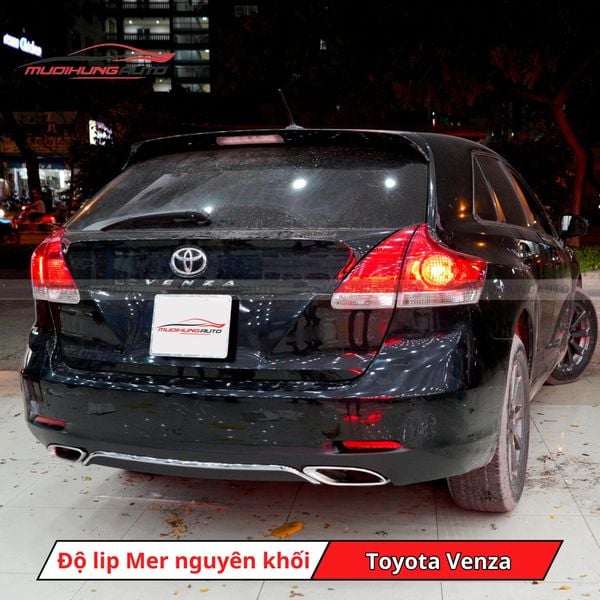 Độ Lip Pô Mercedes Nguyên Khối Cho Toyota Venza