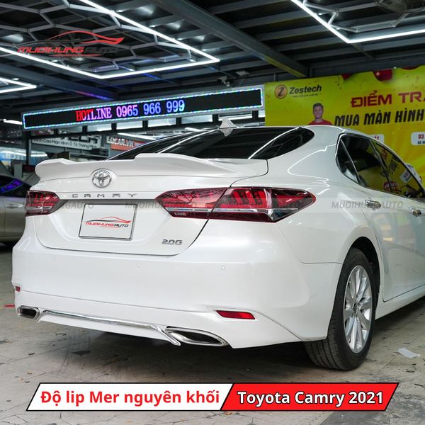 Độ Lip Pô Mercedes Nguyên Khối Cho Toyota Camry 2021