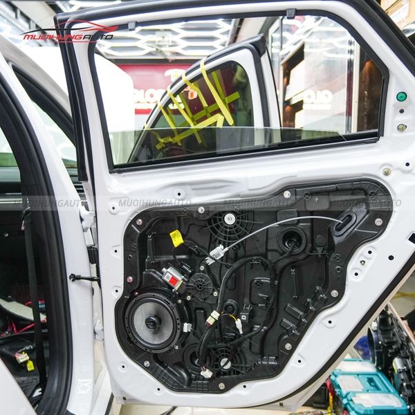 Độ Loa Cánh Ô Tô Kia K5