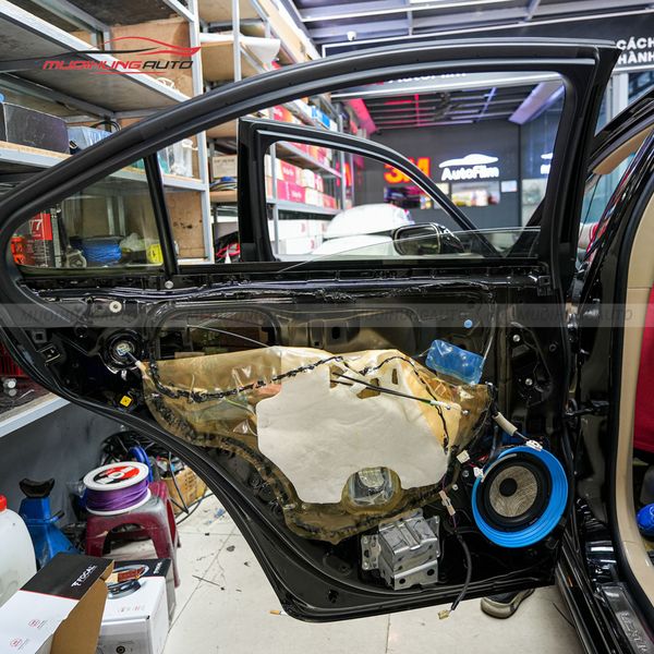 Độ Loa Cánh Ô Tô Lexus ES350