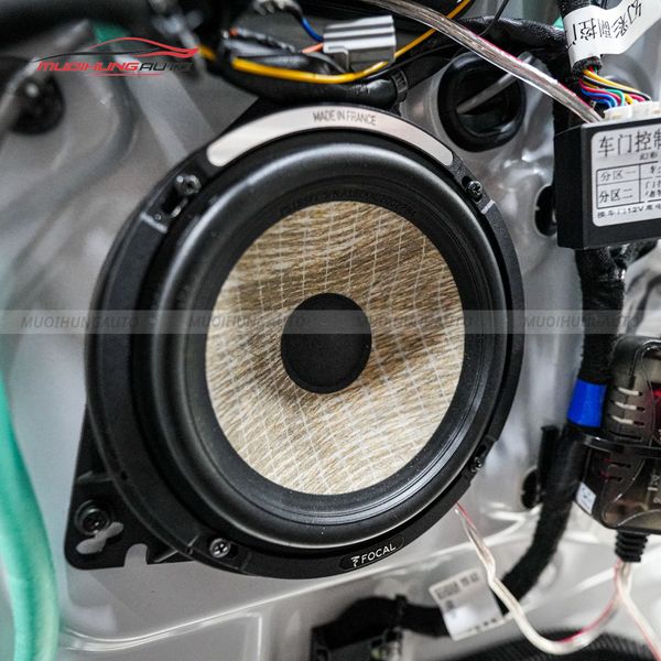 Độ Loa Cánh Ô Tô Kia Carnival